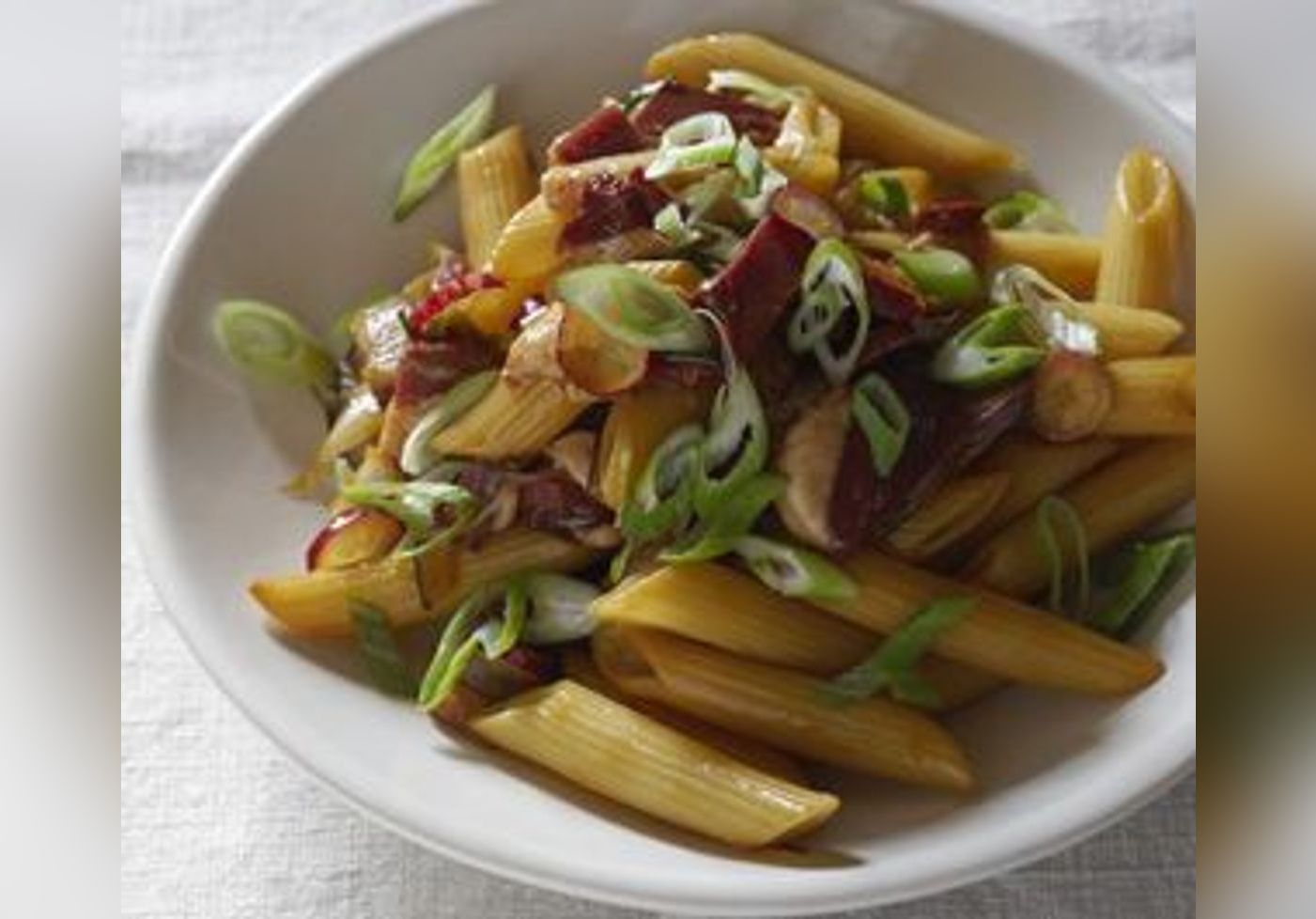 Salade de penne au magret fumé