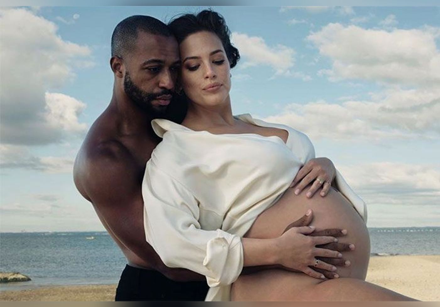 Ashley Graham enceinte elle pose entièrement nue pour souhaiter une