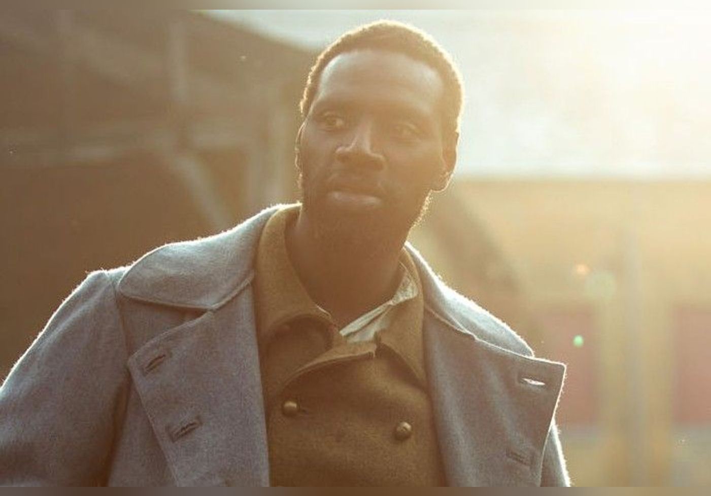 D Couvrez Omar Sy En Soldat S N Galais Dans La Bande Annonce Du Film