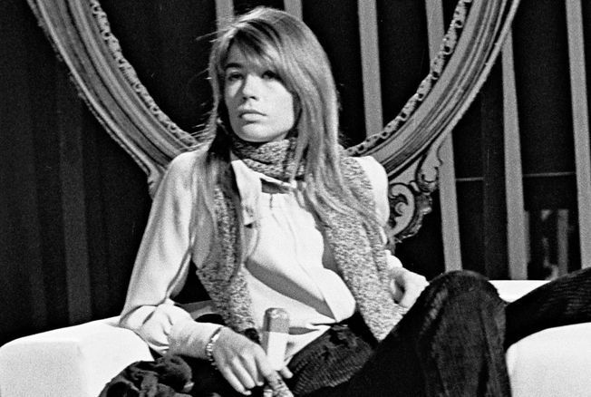 Mort de Françoise Hardy 5 chansons mythiques qui ont marqué sa carrière