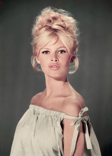 [Image: portrait-de-brigitte-bardot-jeune.jpg]