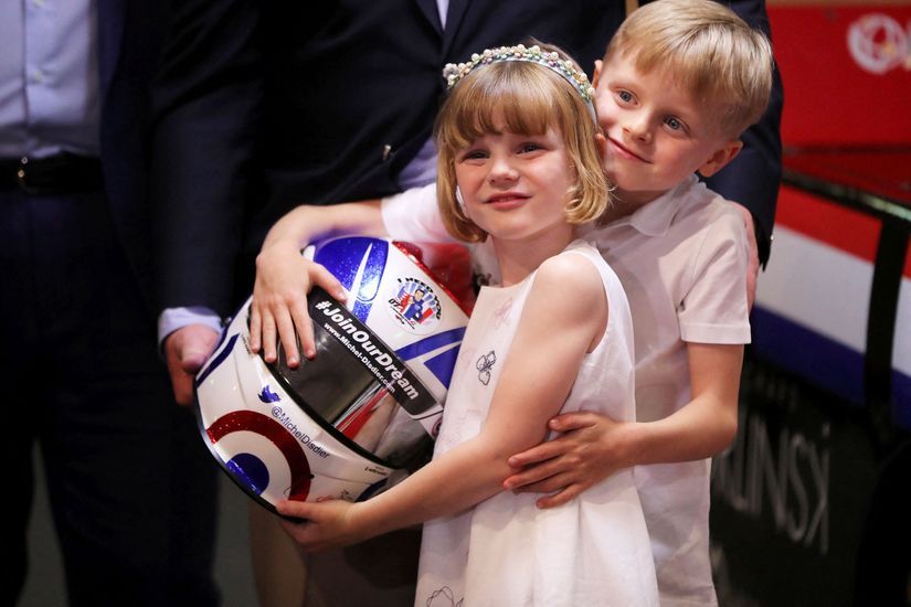 Jacques Et Gabriella De Monaco En Vadrouille Avec Papa Sans Charlene Le Prince Albert Gere