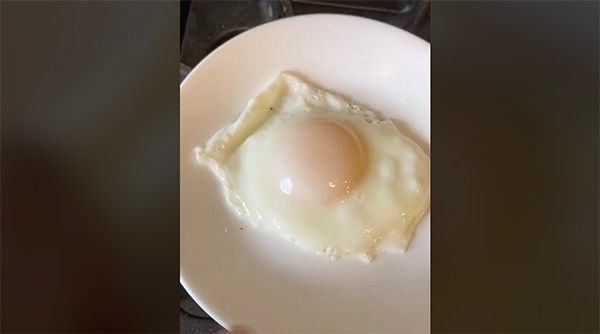 Comment préparer un œuf au plat à la perfection ? - Elle à Table
