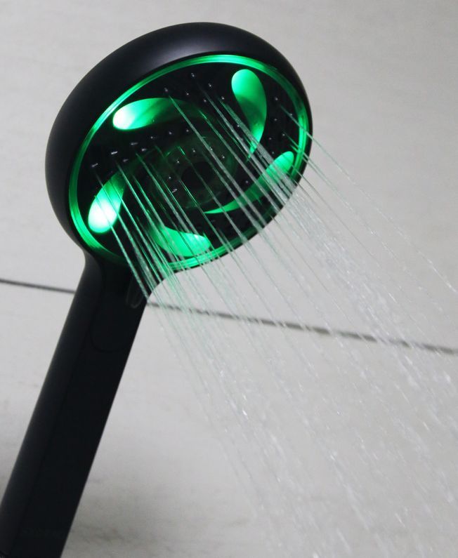 Cet accessoire ludique permet d'économiser jusqu'à 70% d'eau sous la douche