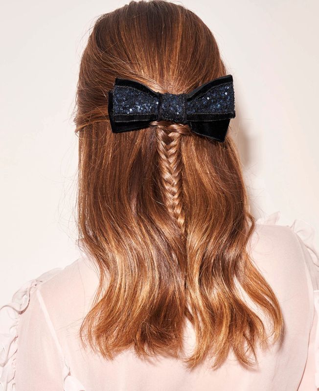 Half a ponytail with a braid.