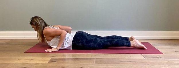 La posture de yoga du cobra.