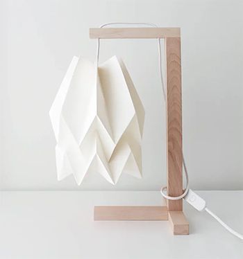 Une lampe origami blanche tendance déco 2022.