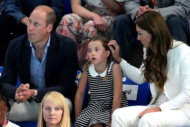PHOTOS – Pourquoi la coiffure de la princesse Charlotte étonne