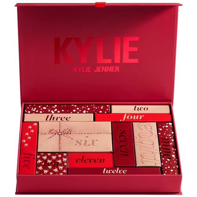 Le coffret beauté 2022 Kylie by Kylie Jenner calendrier.