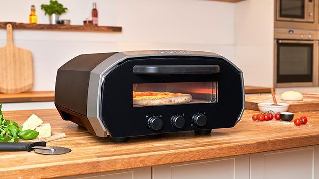 Four à pizza électrique Ooni Volt 12 : notre avis sur cet appareil qui  promet des pizzas de pro dans sa cuisine