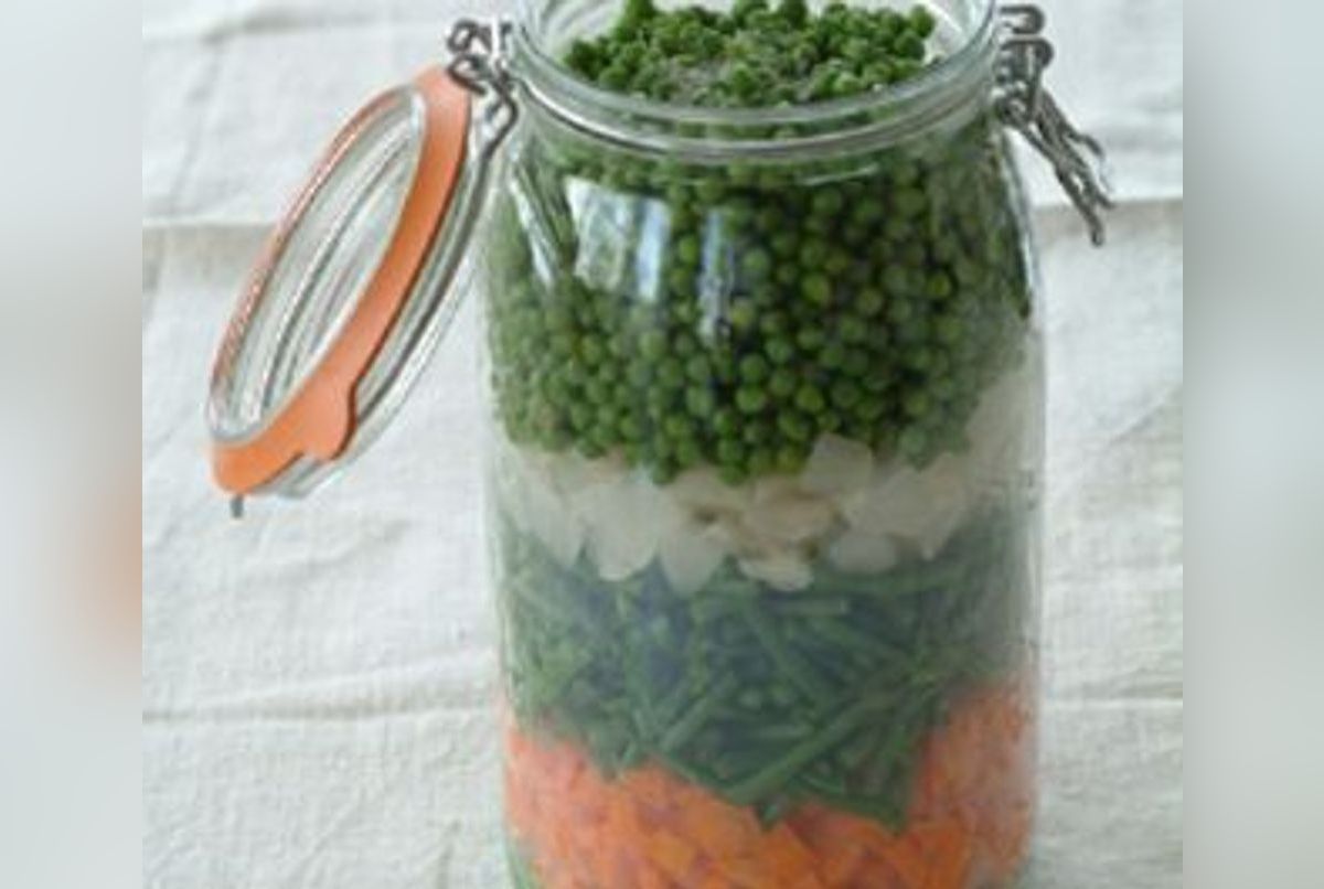 Comment préparer des conserves de légumes maison : recettes