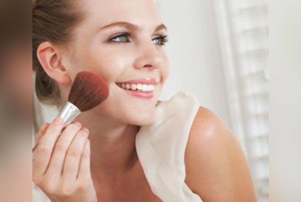Maquillage : cette astuce pour débutante permet de lifter les joues et de  les creuser en un