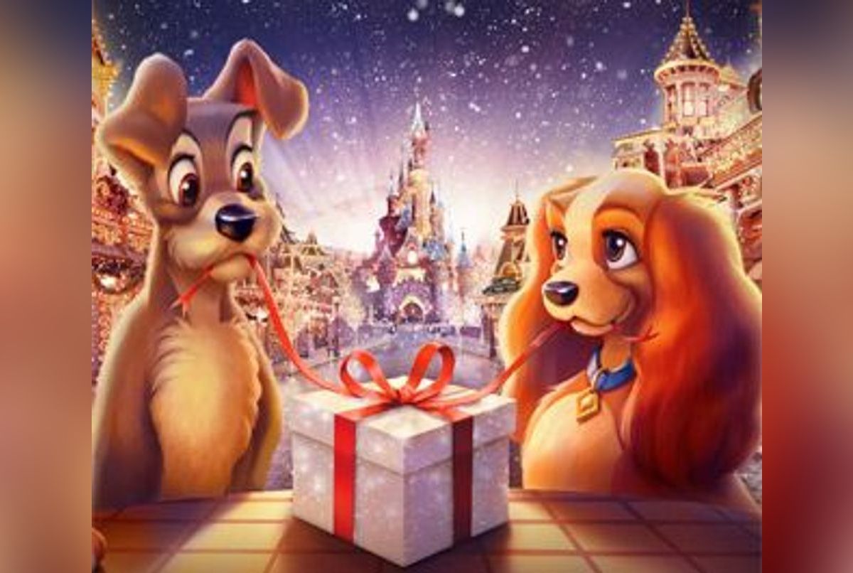 Mickey De Noël Avec Un Cadeau Surprise - Disney Traditions