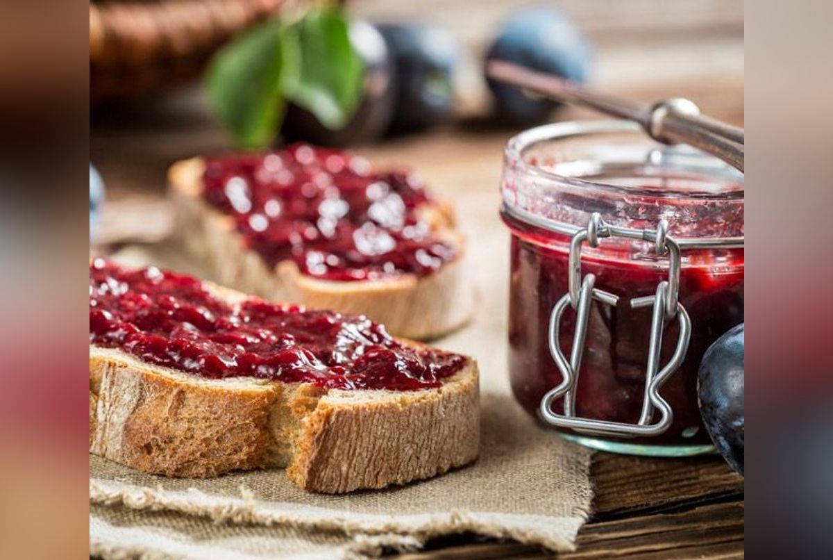 Recette minceur compote de prunes aux amandes grillées Recette Version Femina