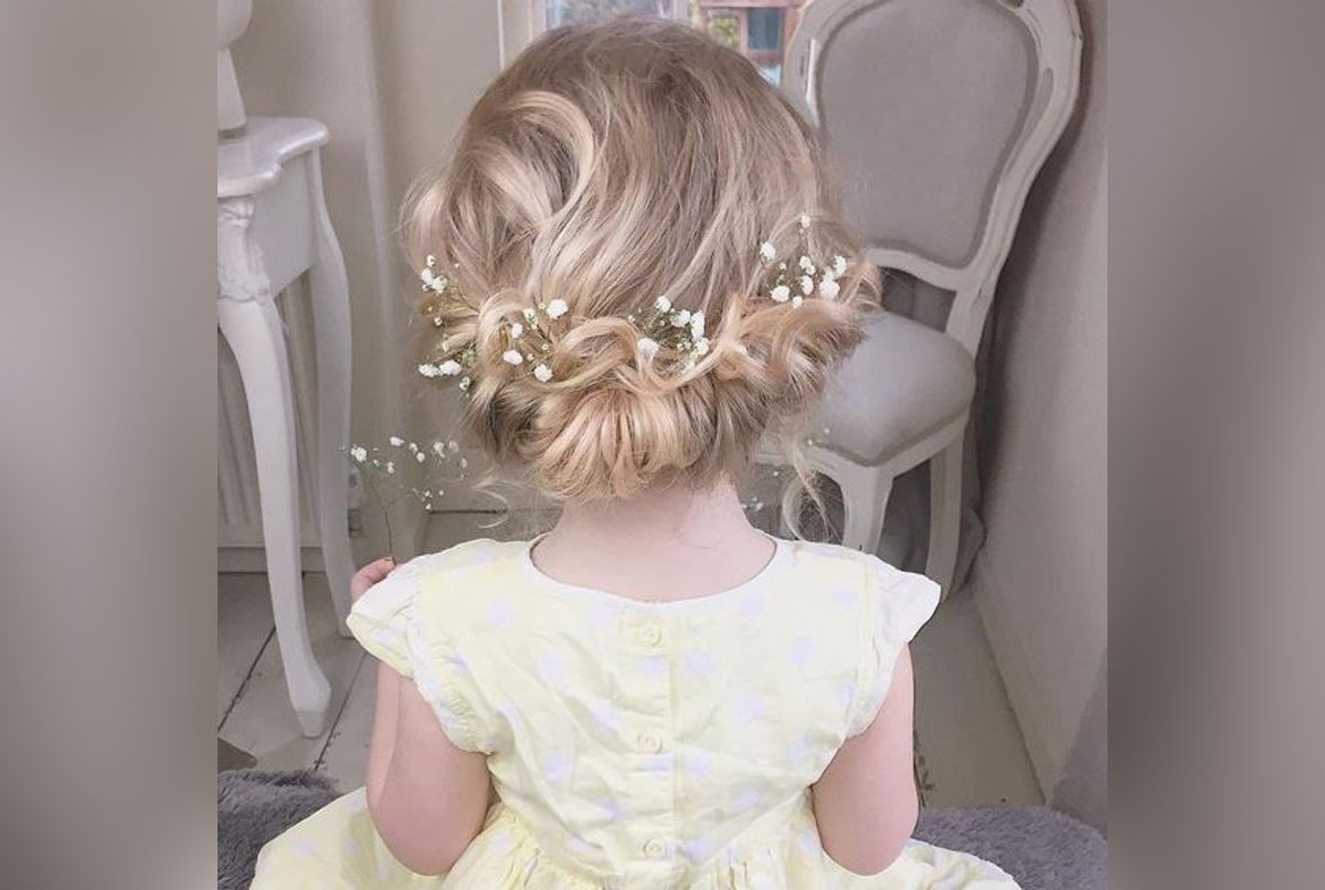 25 jolies coiffures de mariage pour petites filles