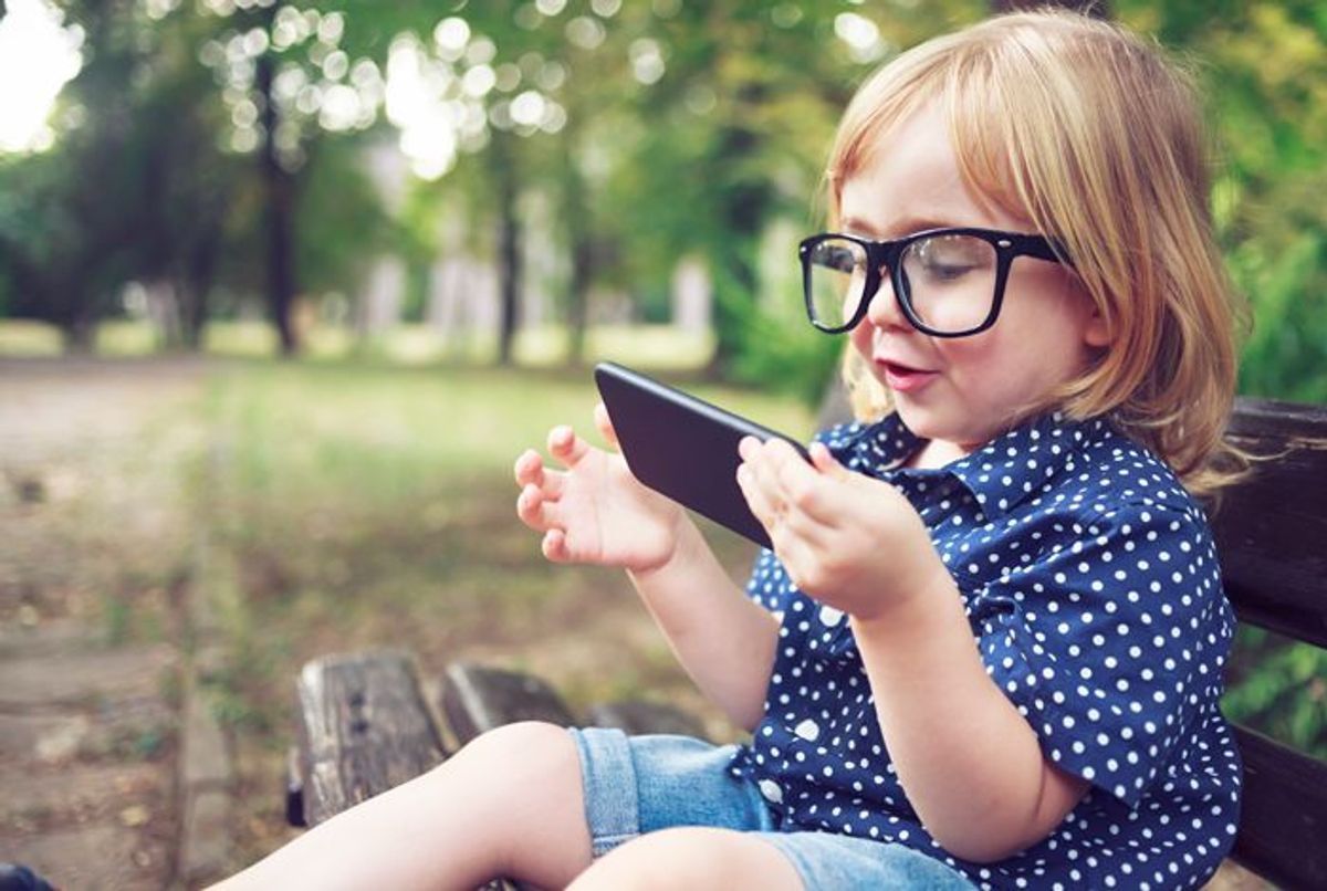 Premier téléphone portable : quel âge minimum pour les enfants ? 