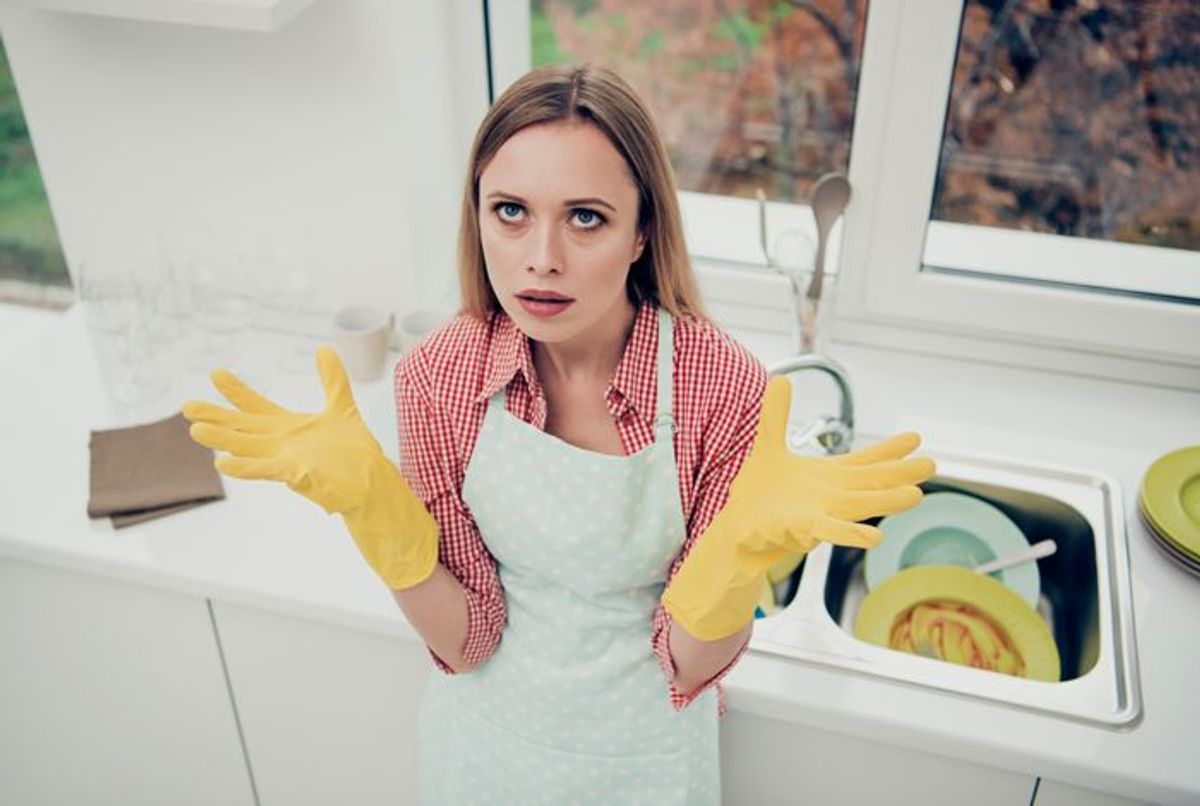 Le « top » 4 des tâches ménagères que les femmes prennent plus en
