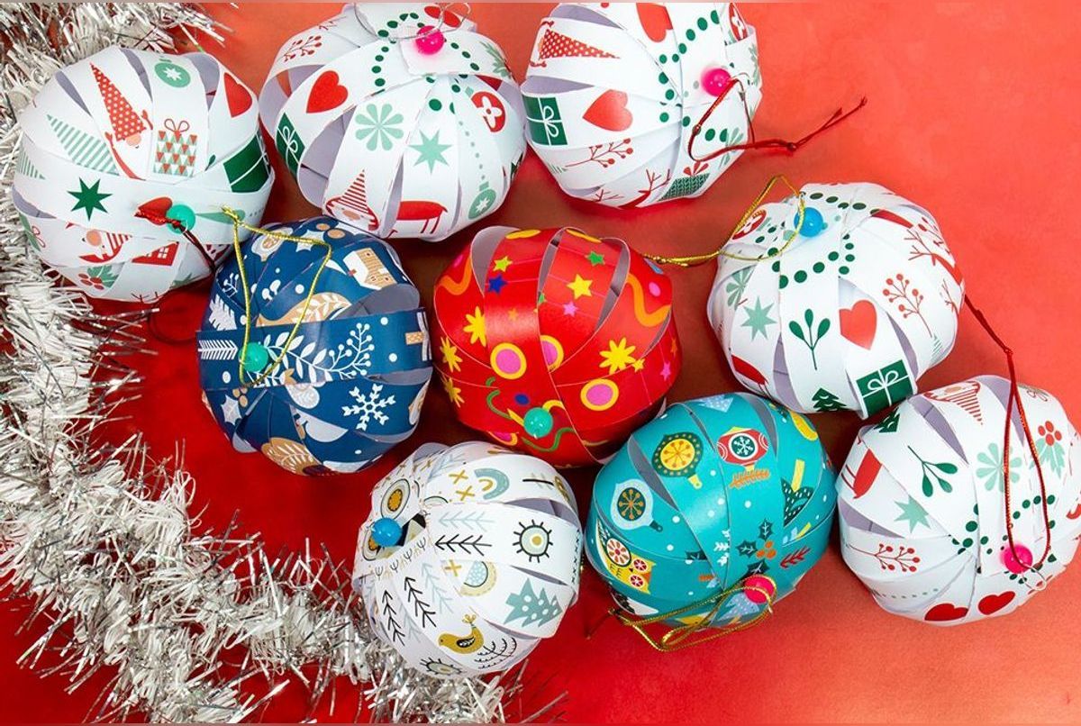 Boules de Noël personnalisées : un DIY facile pour les fabriquer soi 