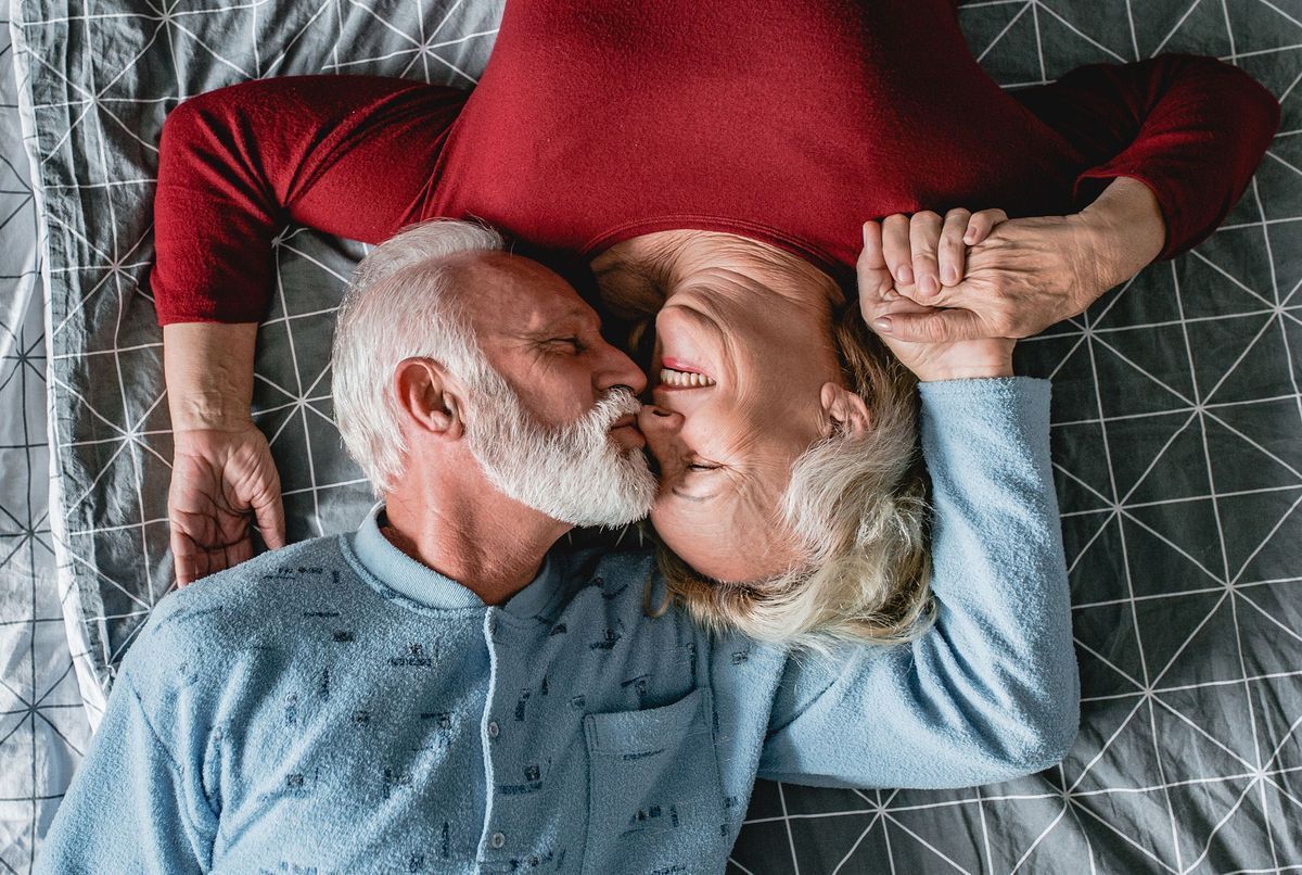 Sexualité des seniors : quand les personnes âgées dégomment les idées  reçues en vidéo