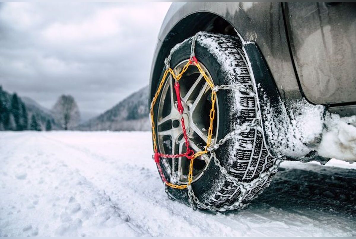Dès 2021, les pneus neige ou les chaînes seront obligatoires l'hiver en  montagne