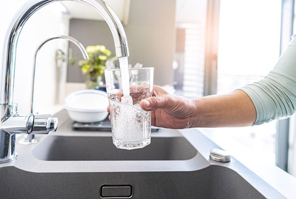 Ce qu'il faut savoir pour bien filtrer l'eau du robinet - Les Bons Artisans