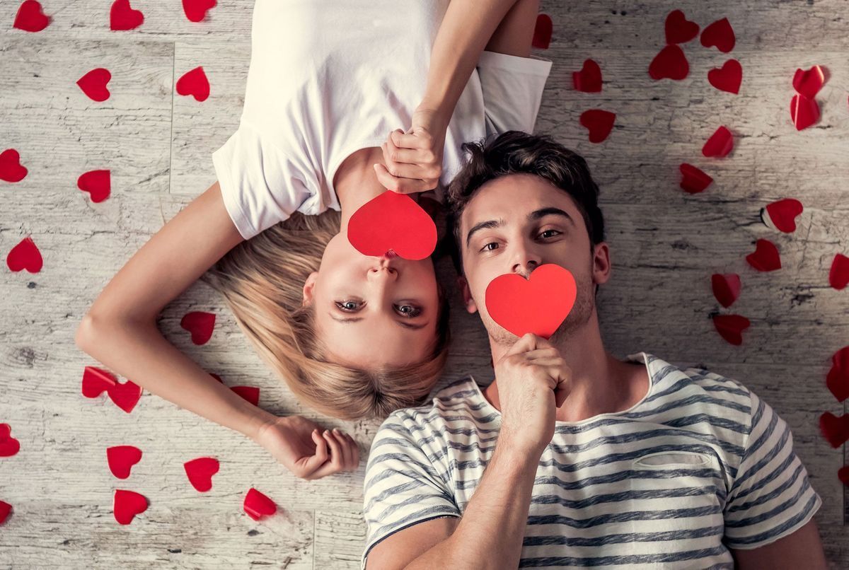 36 ACTIVITÉS ROMANTIQUES POUR ATTENDRE NOËL EN COUPLE