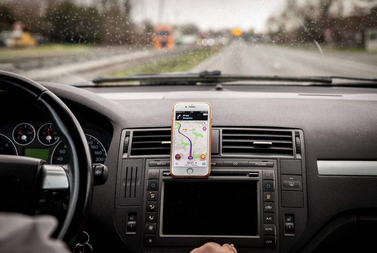 Voitures électriques : l'application Waze va bientôt indiquer l'emplacement des bornes de recharges