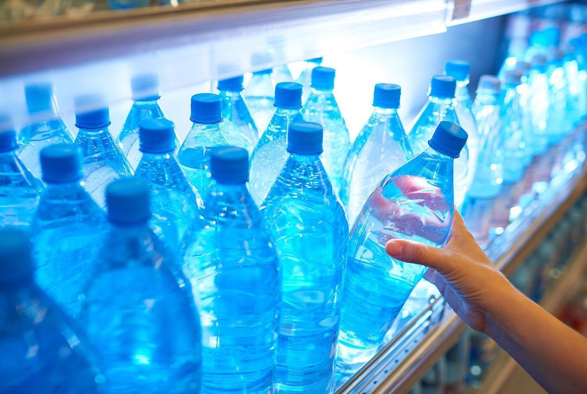Pénurie : pourquoi les bouteilles d’eau gazeuse désertent les rayons des supermarchés