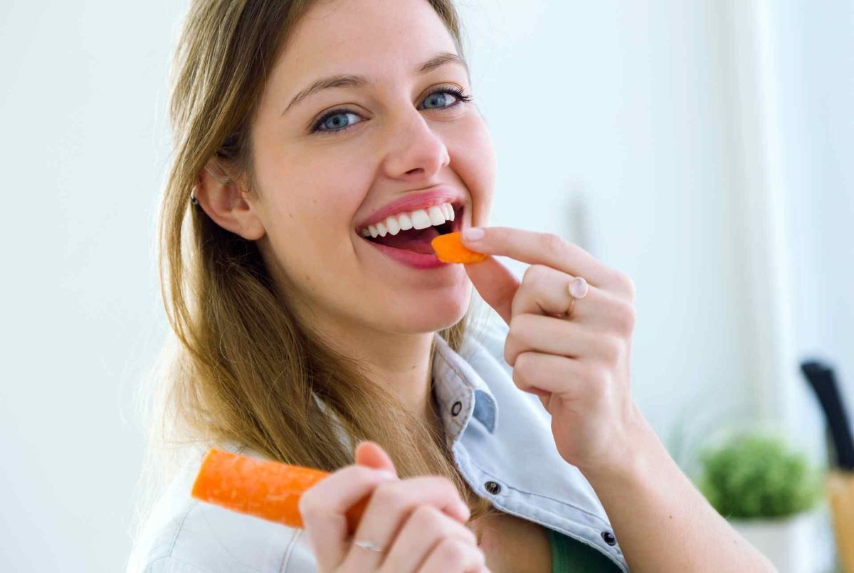 Est-ce que manger trois carottes par jour me donnera vraiment un bronzage naturel sans danger pour la santé ?