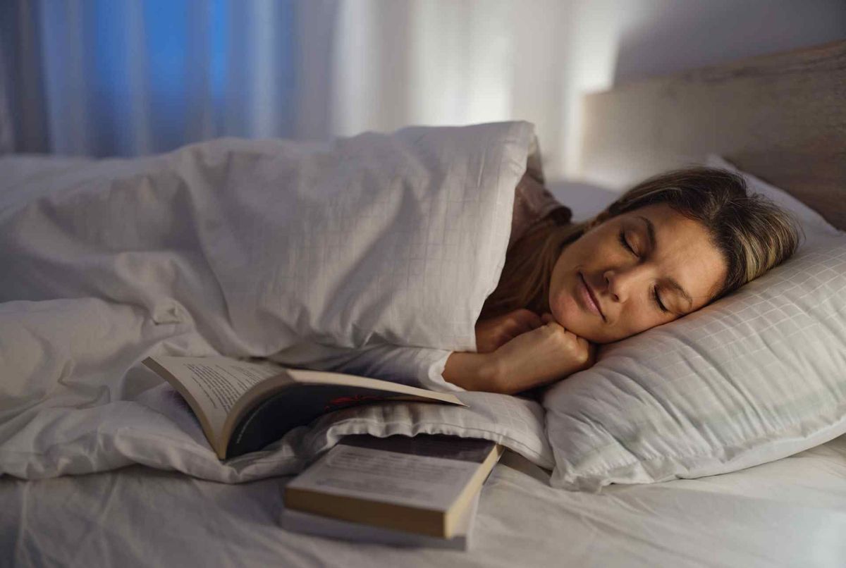 Voici les meilleurs bruits blancs pour s'endormir tranquillement selon une experte du sommeil