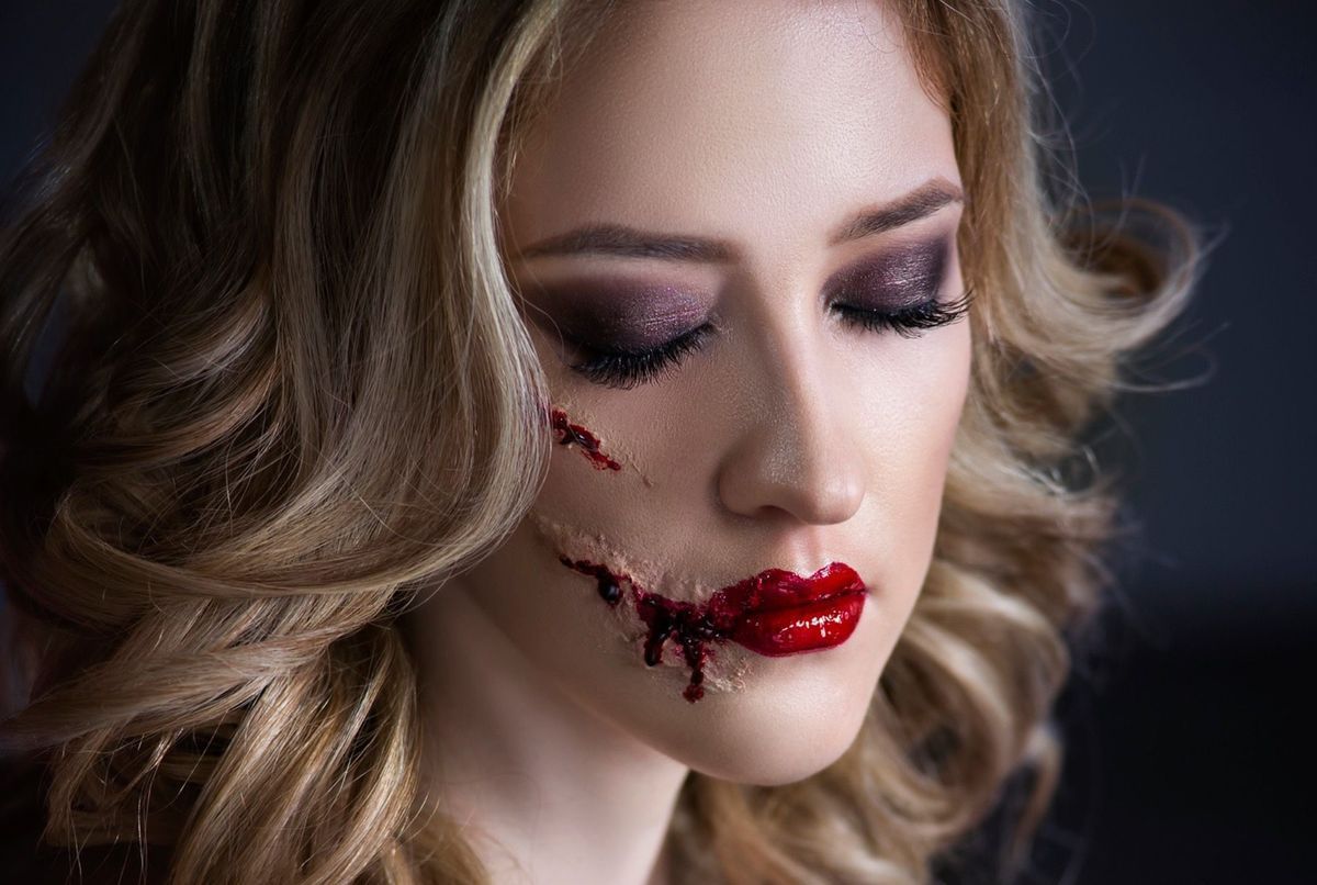 Comment appliquer du faux sang pour un maquillage d'Halloween