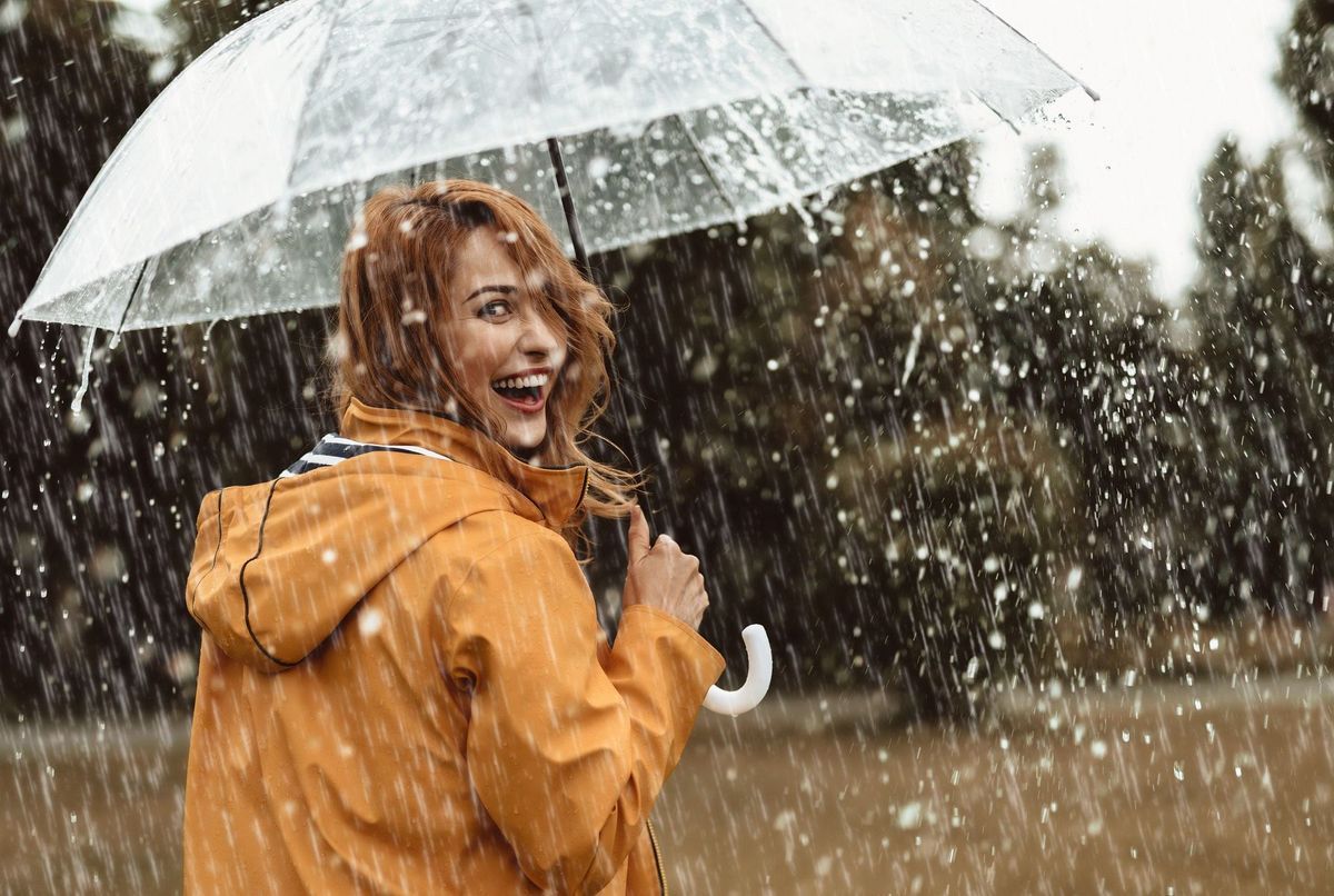 Marcher sous la pluie permettrait d'atténuer le stress, selon une