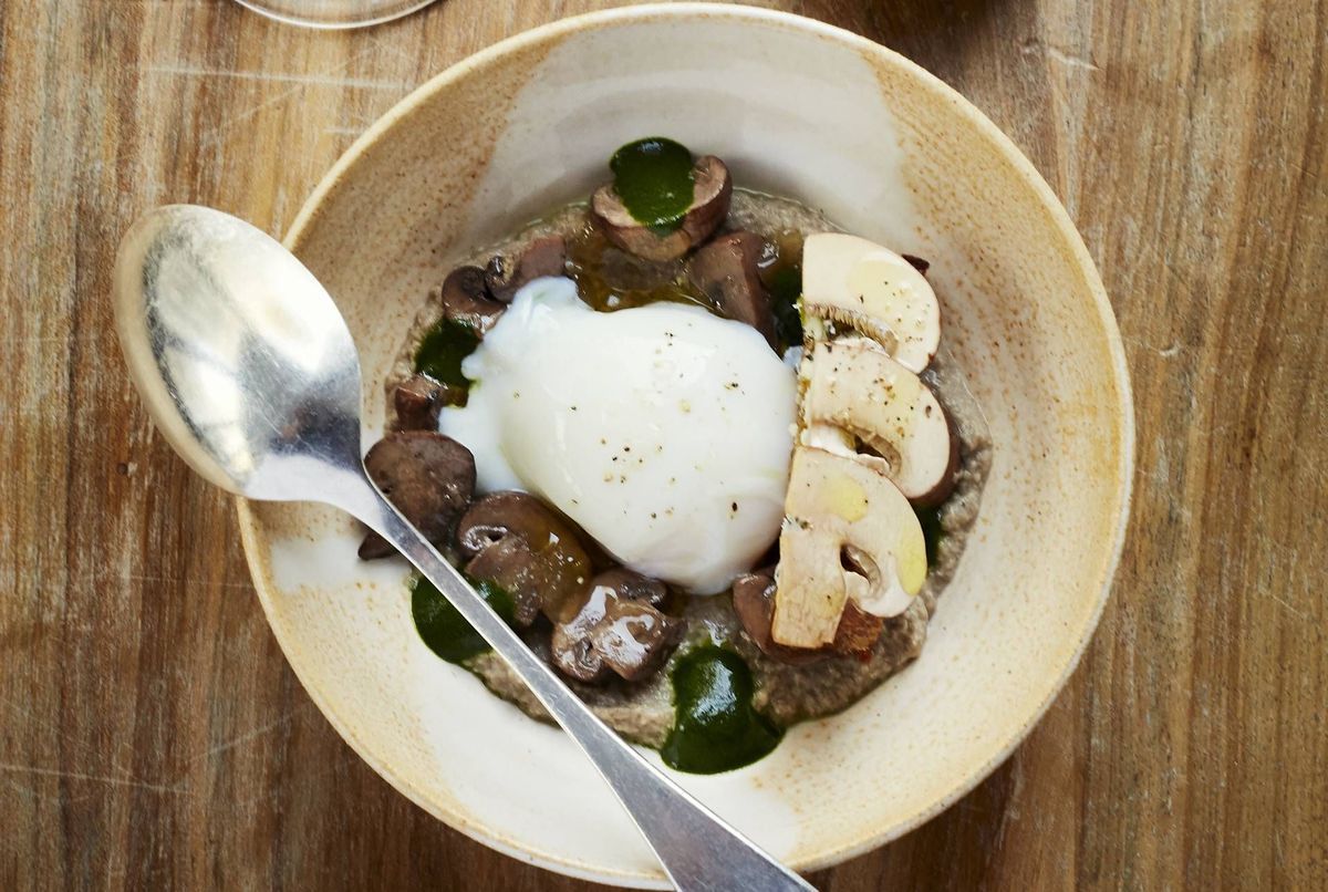 Crémeux et pickles de champignon, œuf parfait et pesto de mélisse Crémeux et pickles de champignon, œuf parfait et pesto de mélisse