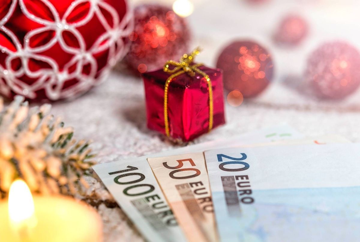 Offrir de l'argent à son ado pour Noël : bonne ou mauvaise idée ?