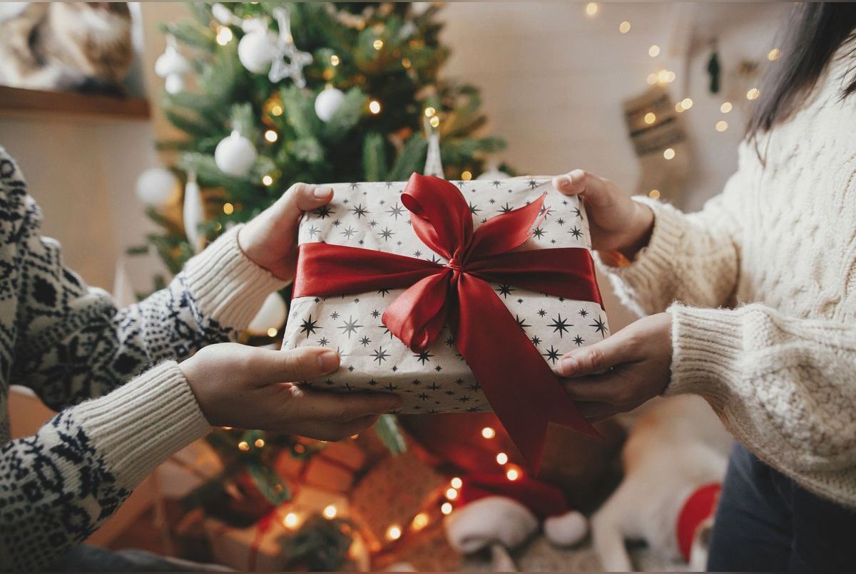 15 idées cadeaux de Noël pour femmes à moins de 100€