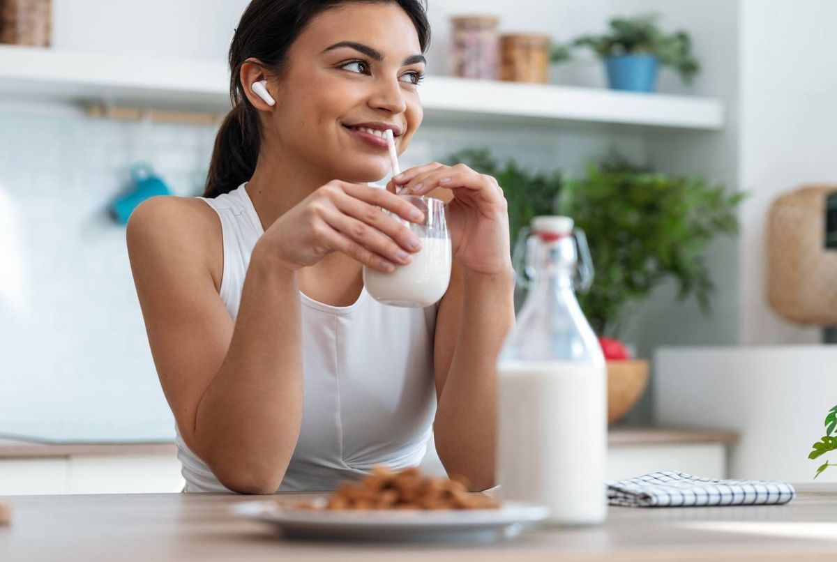 Vous souhaitez remplacer du lait de vache par une boisson végétale ? Gare à ce risque peu connu