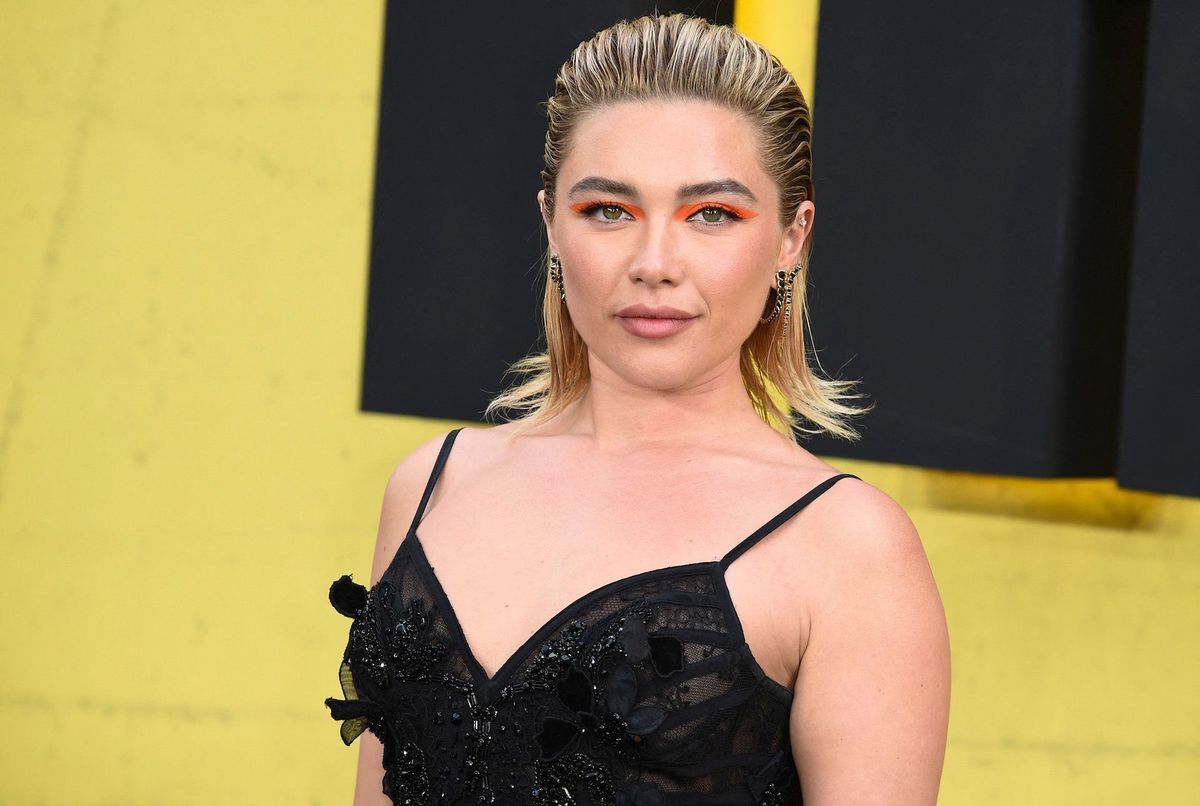 Liner néon et allure graphique : Florence Pugh impose la tendance makeup la plus électrique du printemps