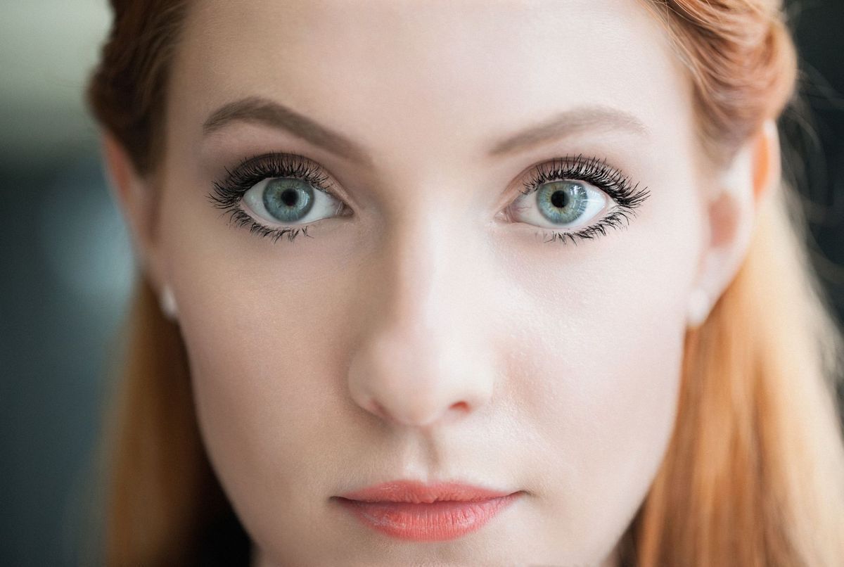 Comment lifter son regard avec un crayon en 2 min chrono : la technique simple et douce d’une maquilleuse