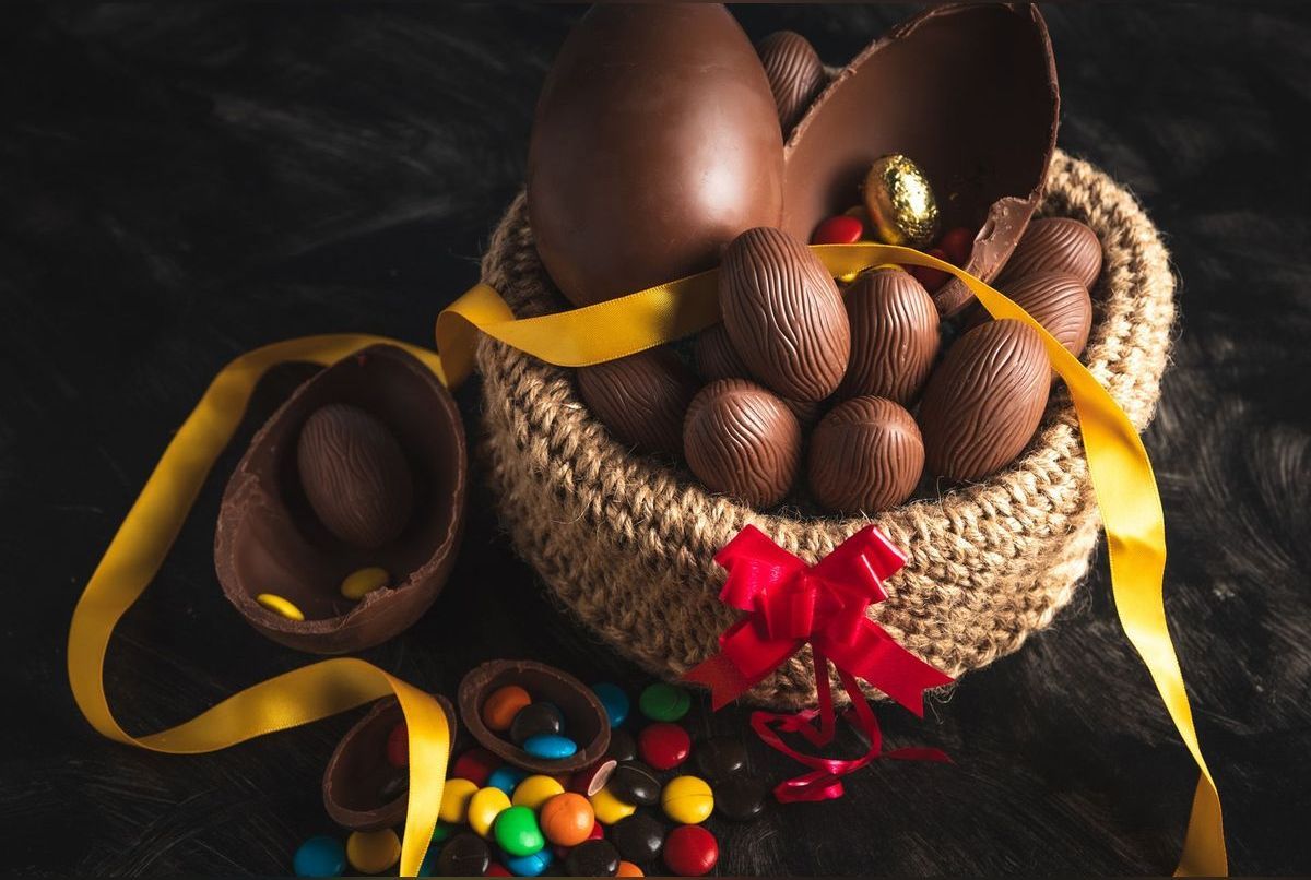 Oeuf De Paques Geant En Chocolat