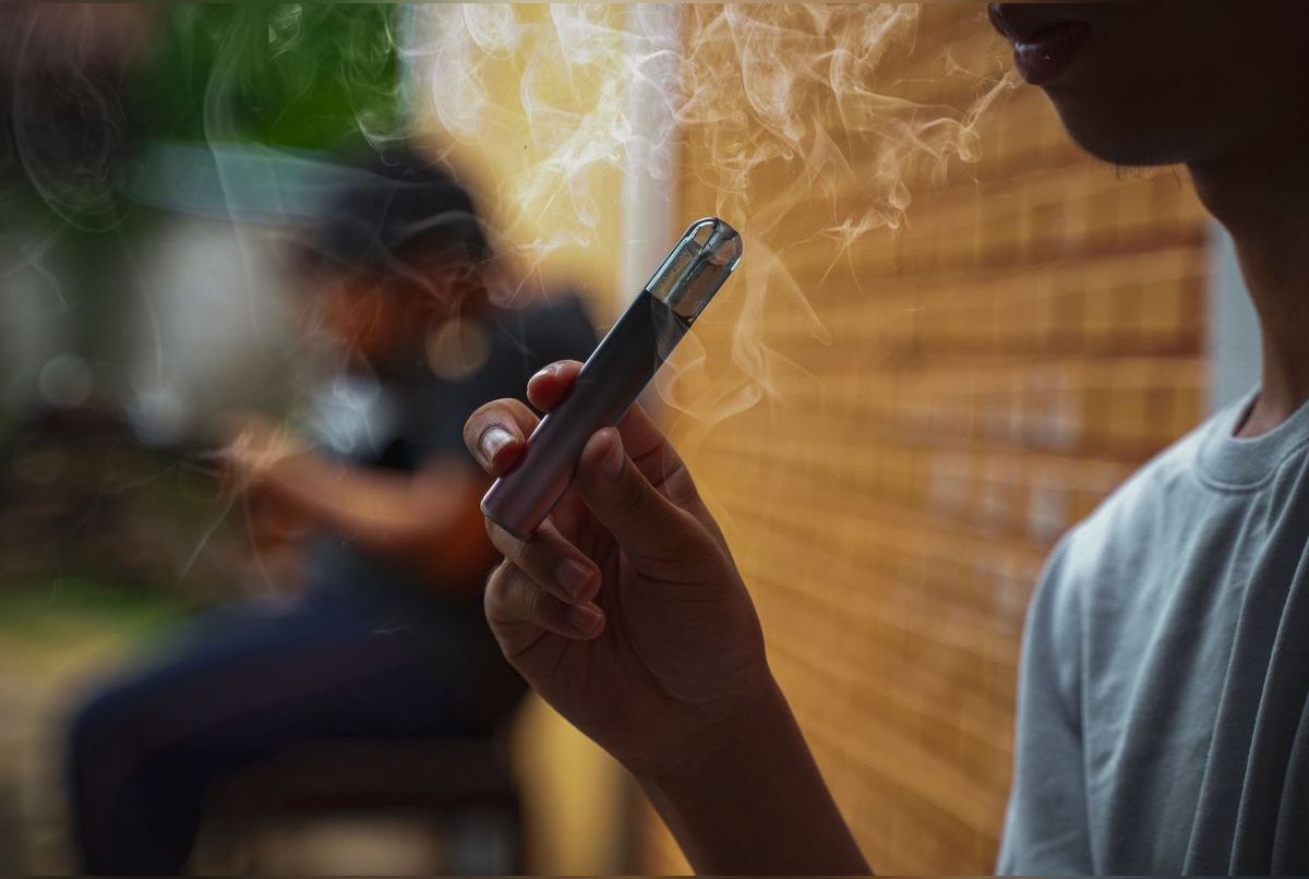 Les ados consomment moins de tabac et d’alcool, mais de « nouveaux risques » d'addiction émergent, selon une étude