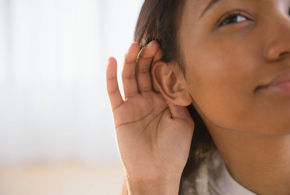 Qu’est-ce que le « passing auditif », ce réflexe qui peut cacher une perte d'audition ?