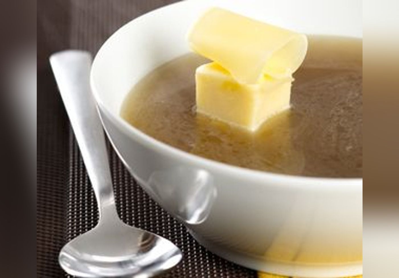 Bouillon de champignon, glaçon à l'emmental
