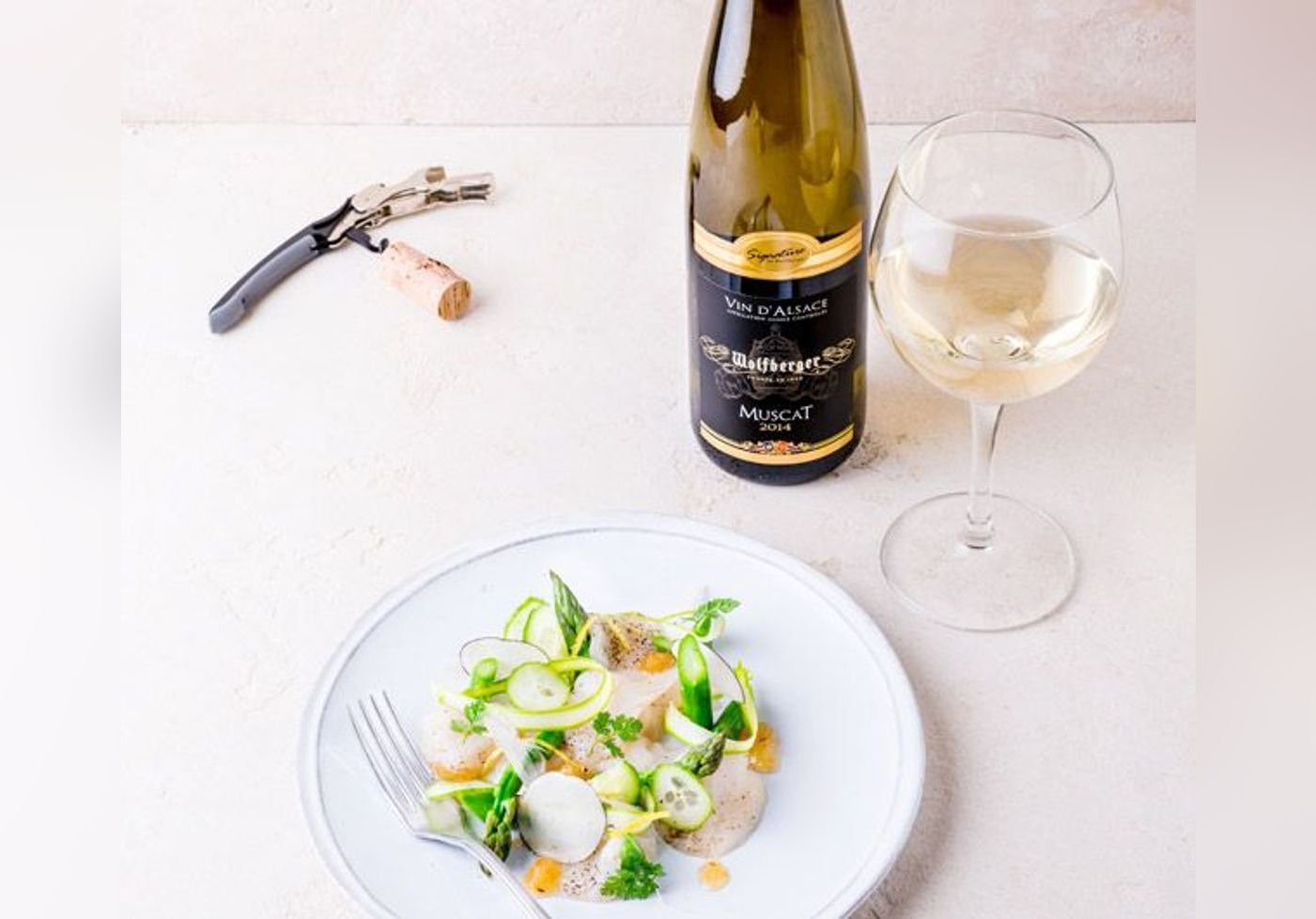 Noix De Saint Jacques Sur Lit D'asperges