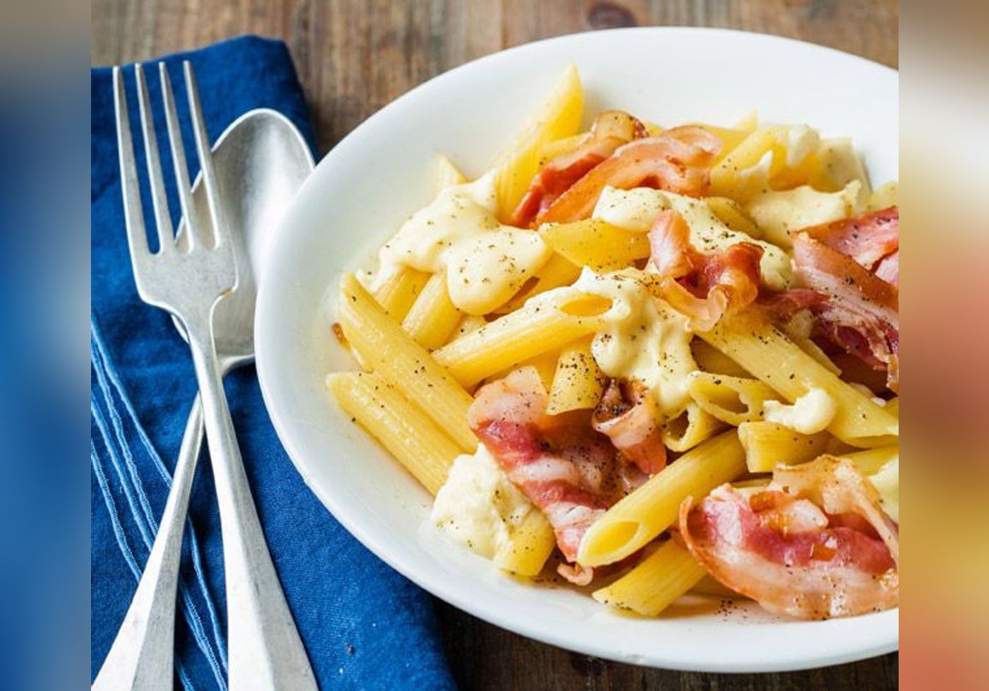 Penne à la pancetta, sauce à la raclette Recette