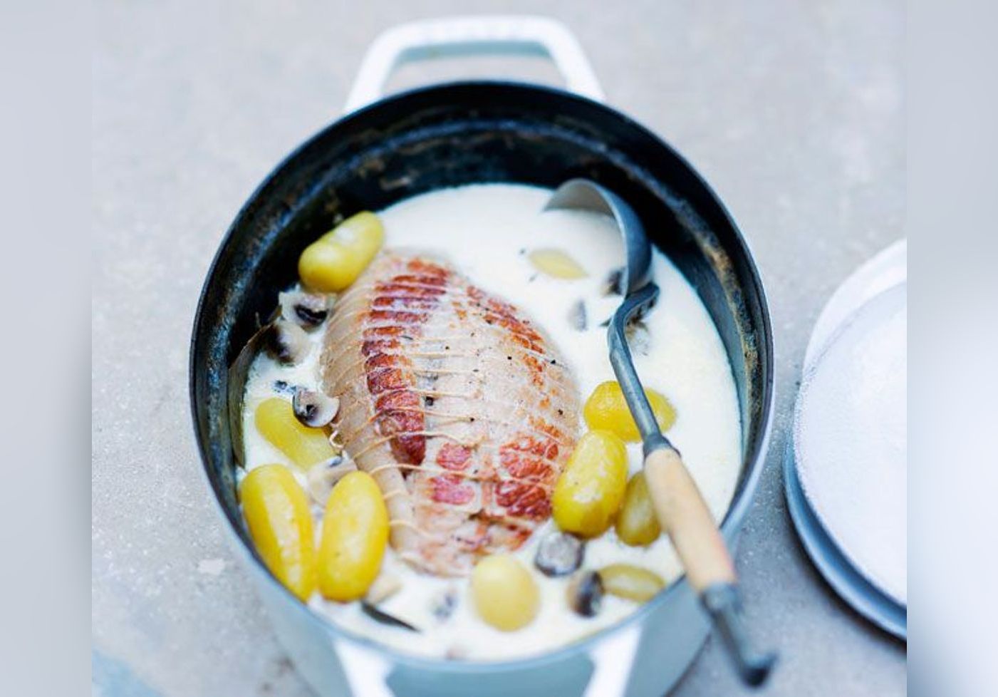 Recette rôti de veau cuit au lait parfumé aux herbes