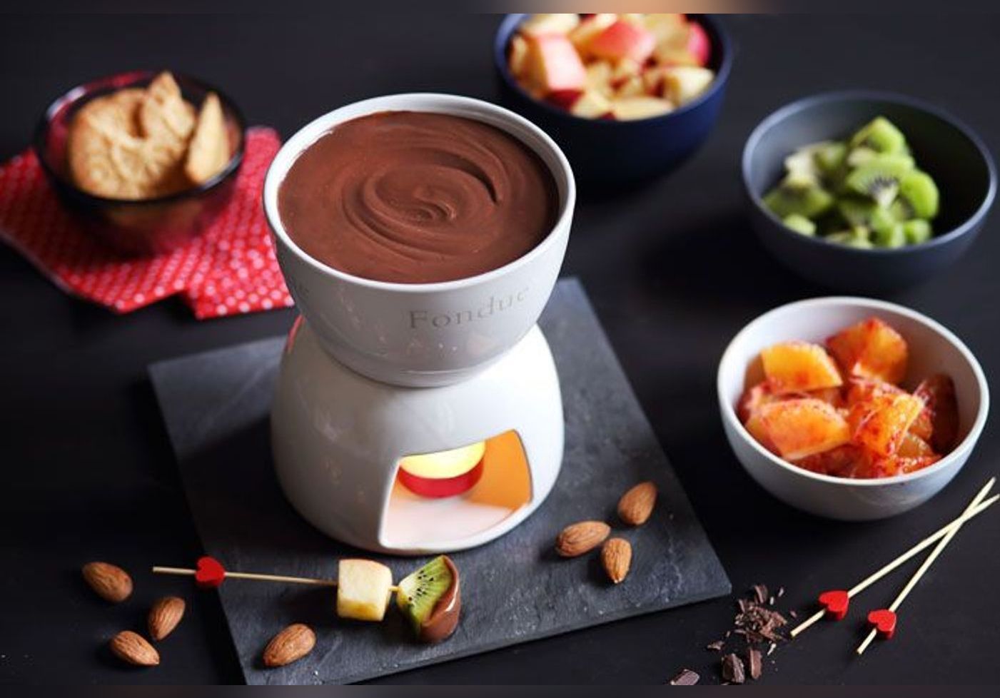 Fondue au chocolat et fruits frais