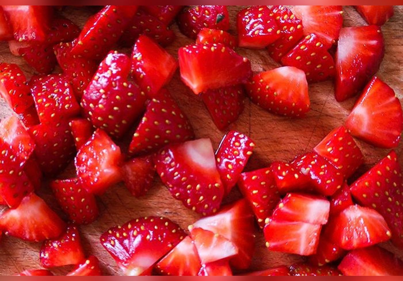 Cyril Lignac Revele Sa Recette Des Fraises A La Rose Chantilly Fromage Blanc Et On Reve De Les Deguster Cyril Lignac Revele Sa Recette Des Fraises A La Rose Chantilly Fromage Blanc Et On Reve De Les Deguster