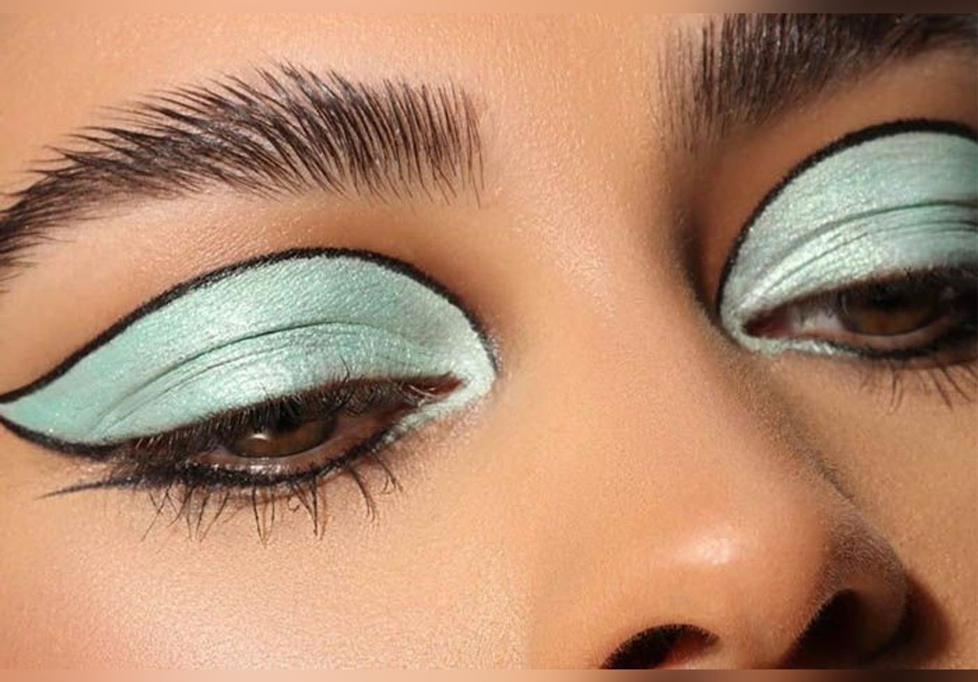 Cette Tendance Maquillage Des Yeux Très Sixties Revient À La Mode