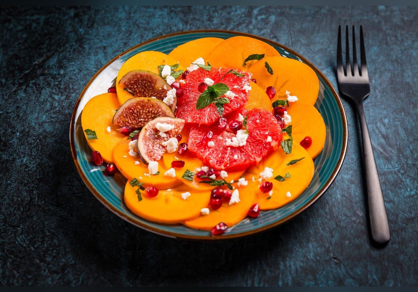 Cyril Lignac dévoile sa recette de carpaccio de fruits aux herbes et