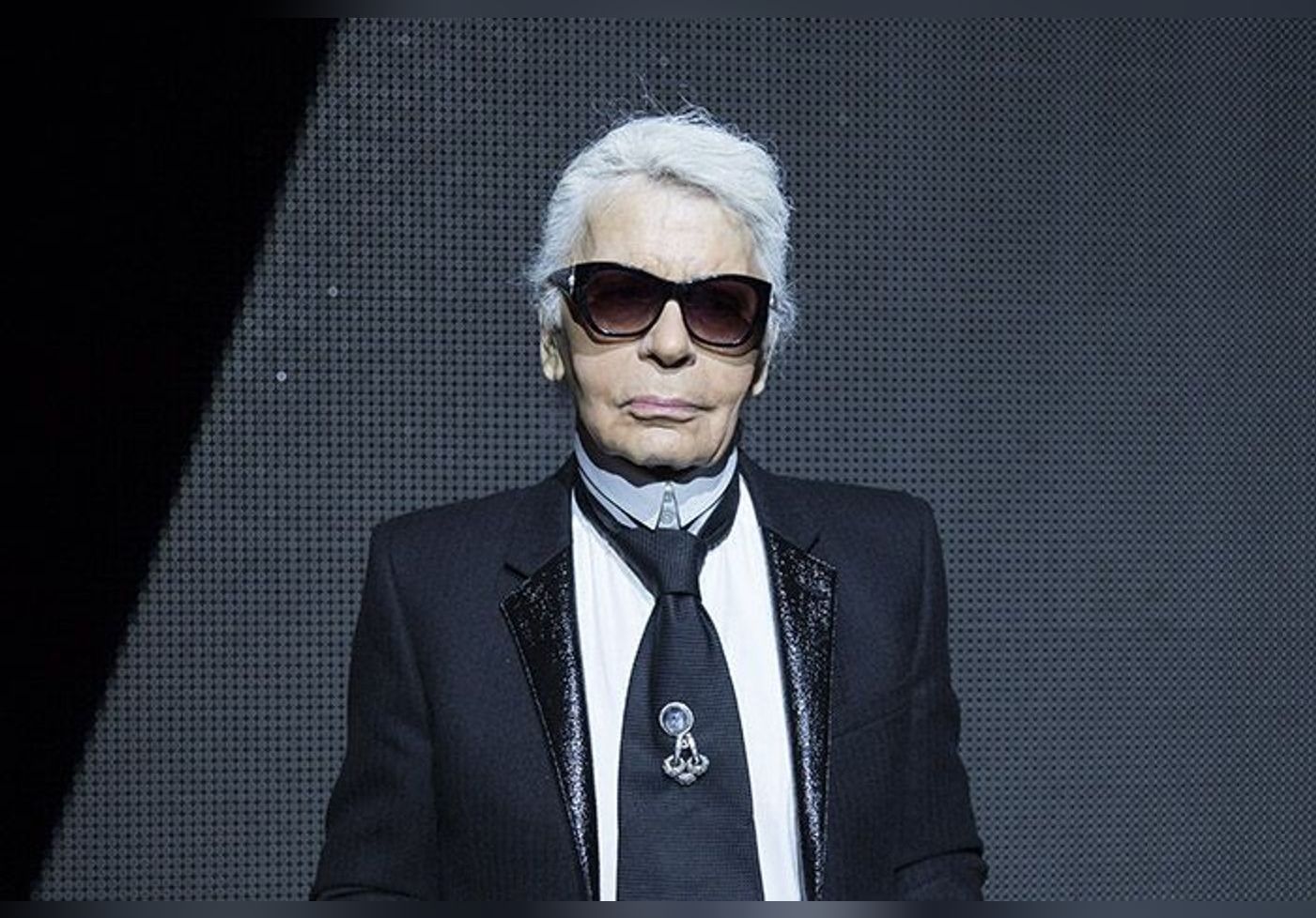 Mode : Disney+ Va Diffuser Une Série Sur Karl Lagerfeld Baptisée ...